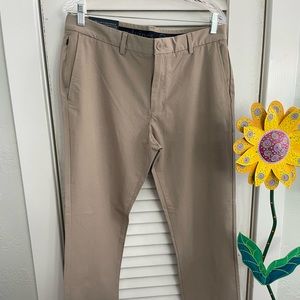 Vineyard Vines mens On the Go pants, 34x30, khaki, NWT